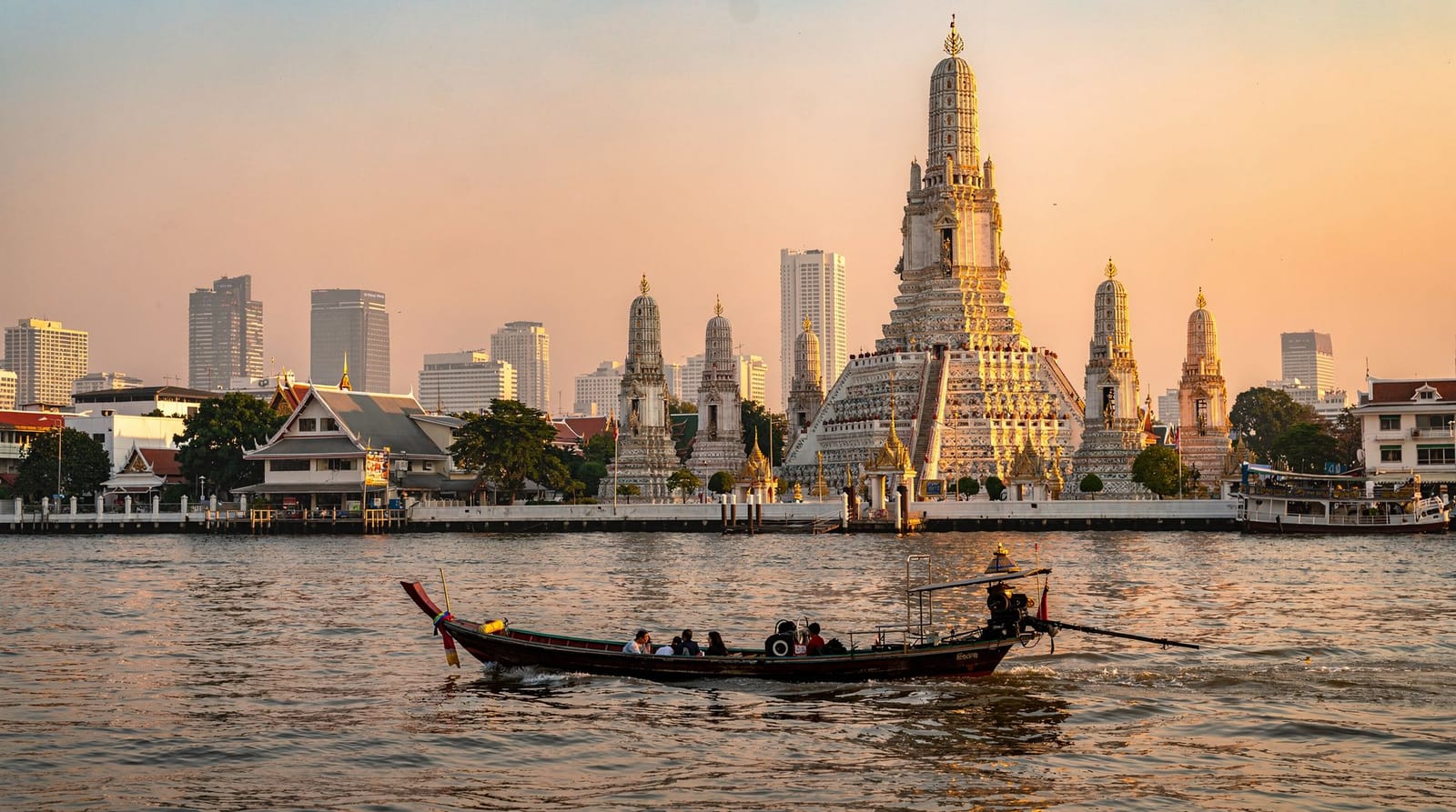 Bangkok on 50 dollars a day: my real breakdown — A realistic 50-dollar-a-day Bangkok budget broken down line by line: where the m