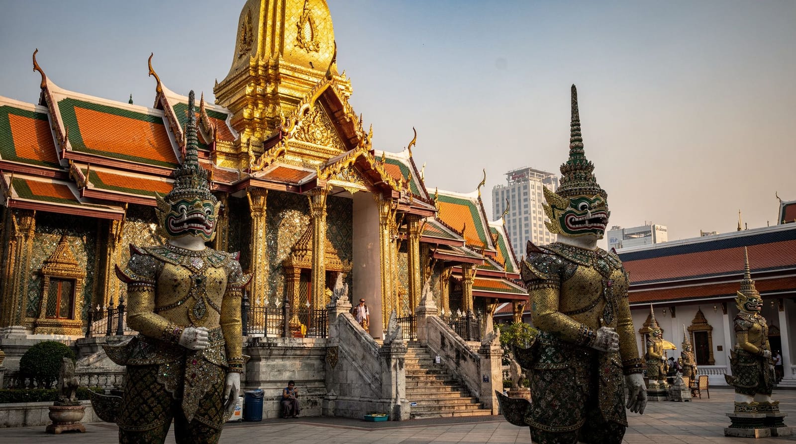 Temple hopping by boat: my favourite way to see old Bangkok — Why the river is the best way to temple-hop in Bangkok: the express boat route p