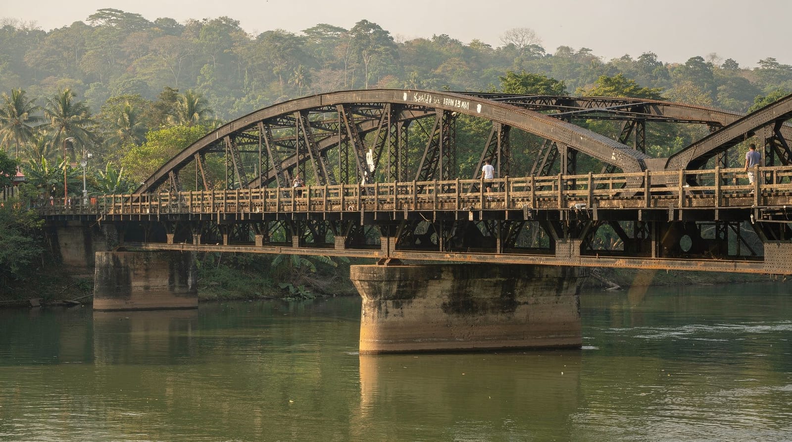 Kanchanaburi, Bangkok