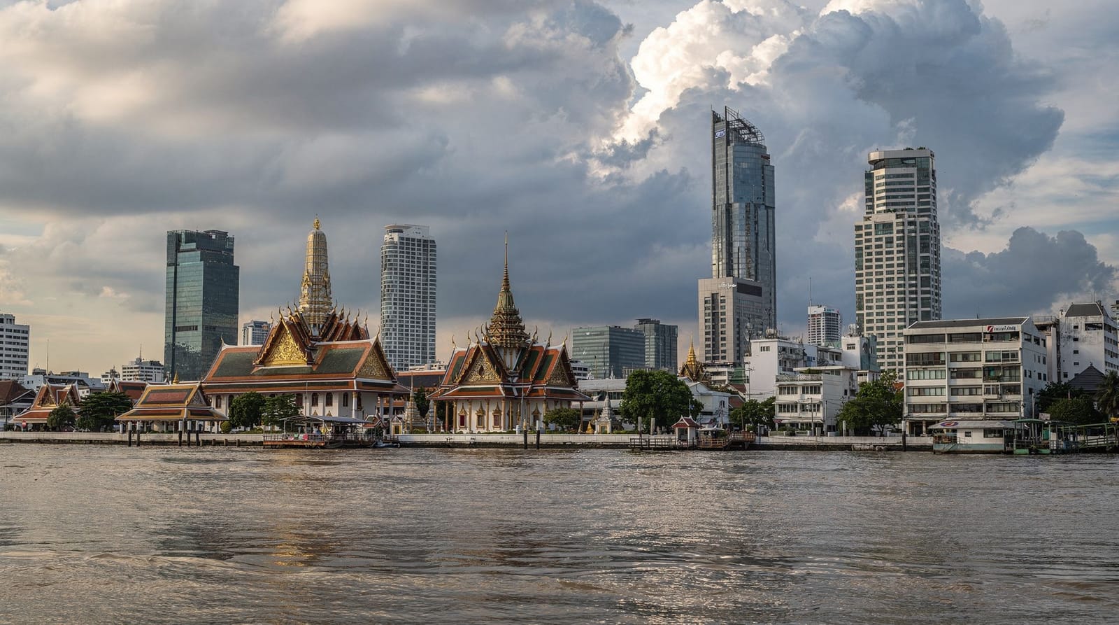 Bangkok in the rain: a wet-day plan — What to do in Bangkok when it rains — malls, museums, cooking classes, spas and 