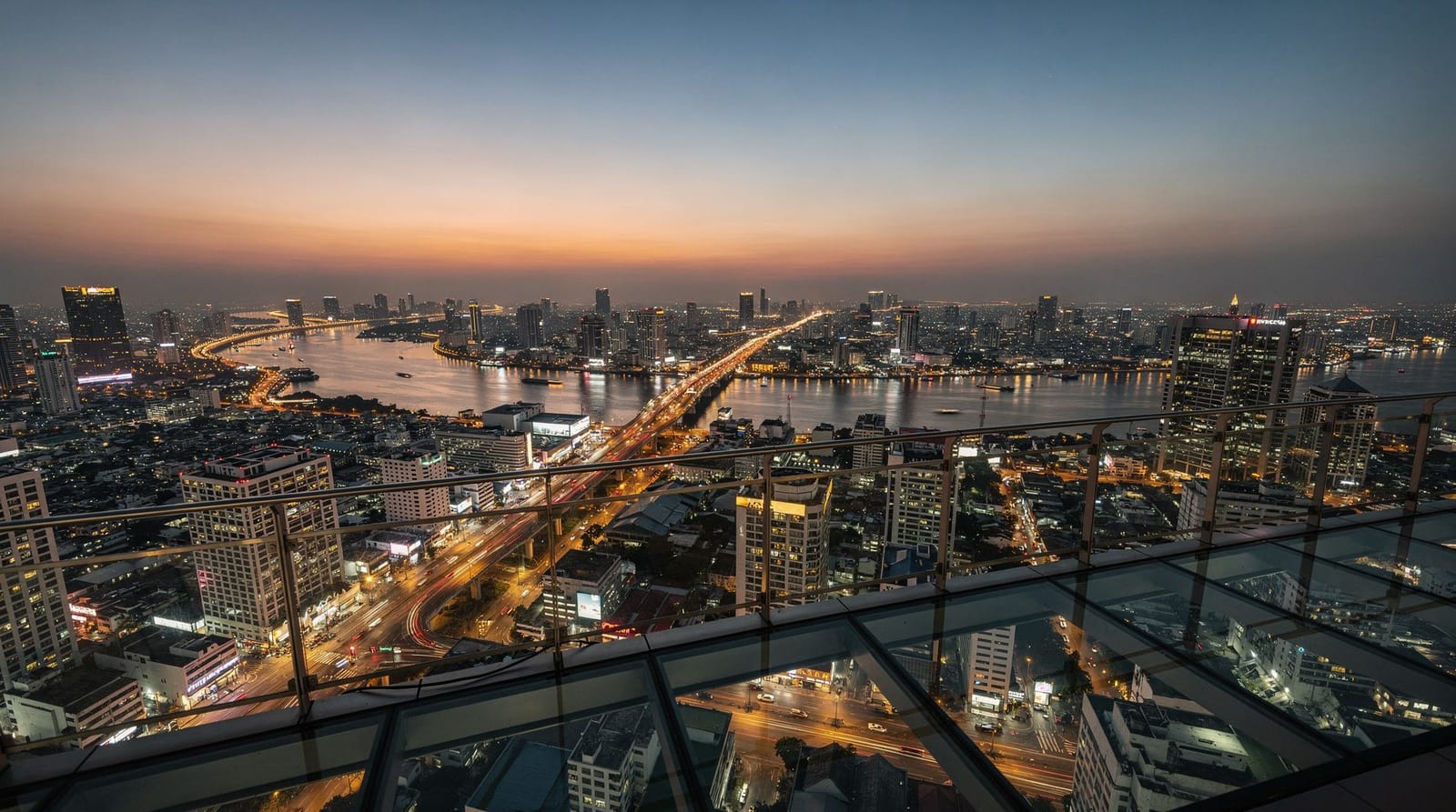 Bangkok with a view: rooftops, skywalks and riverside — Honest guide to the best Bangkok views — Mahanakhon SkyWalk, Sky Bar, riverside 