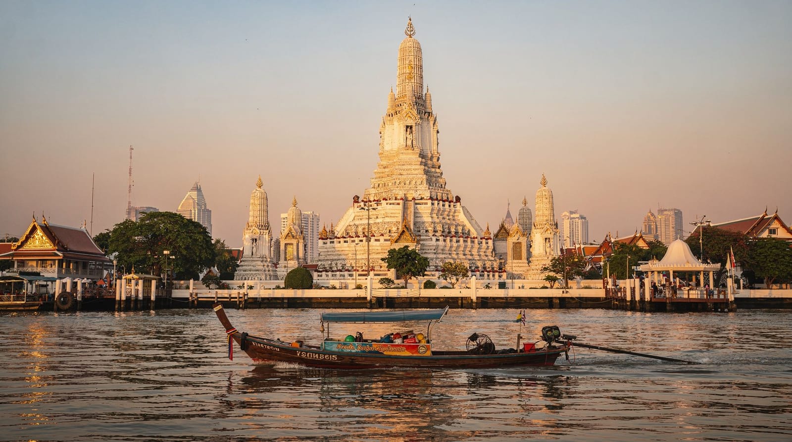 Instagram spots in Bangkok: the honest photo guide — The most photogenic spots in Bangkok ranked honestly — Wat Arun, Wat Paknam, flo