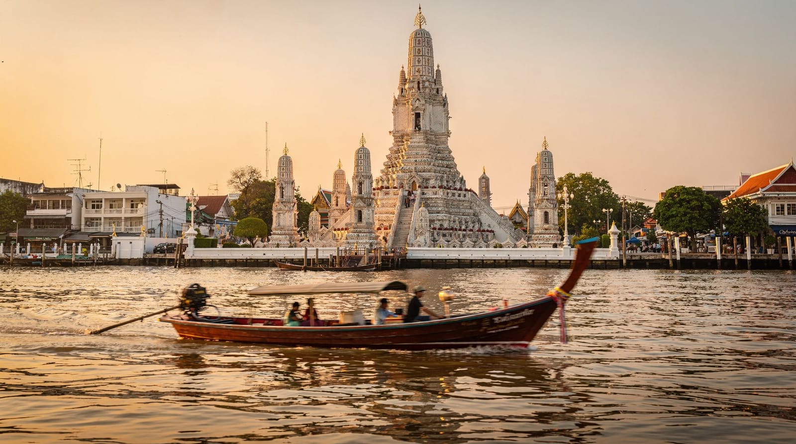 Photoshoot in Bangkok: hiring a private photographer, honestly — Book a Bangkok photoshoot in 2026: private photographer at Wat Arun and the Old 