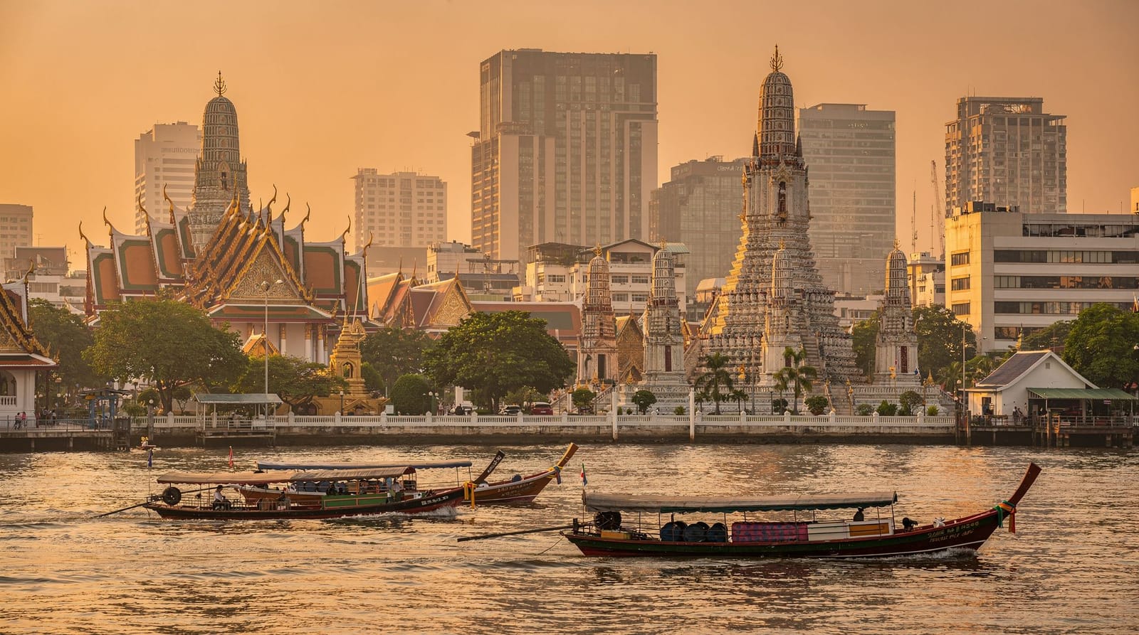 Bangkok highlights — The Grand Palace, Wat Pho and Wat Arun, the Yaowarat night market and the river 