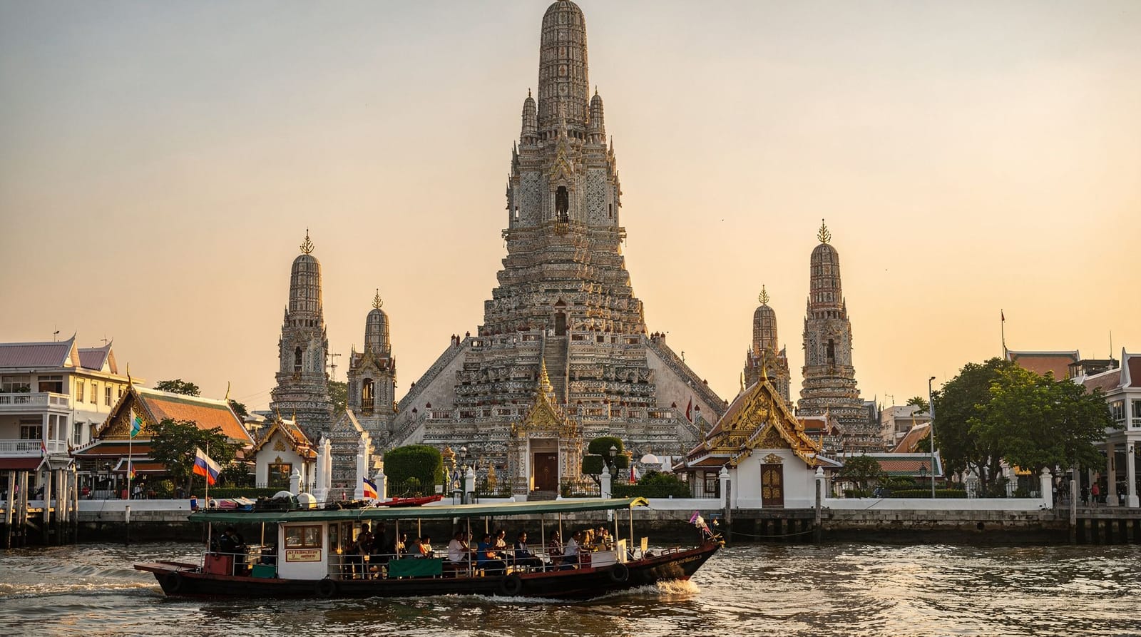 Wat Arun photography: how to shoot the Temple of Dawn