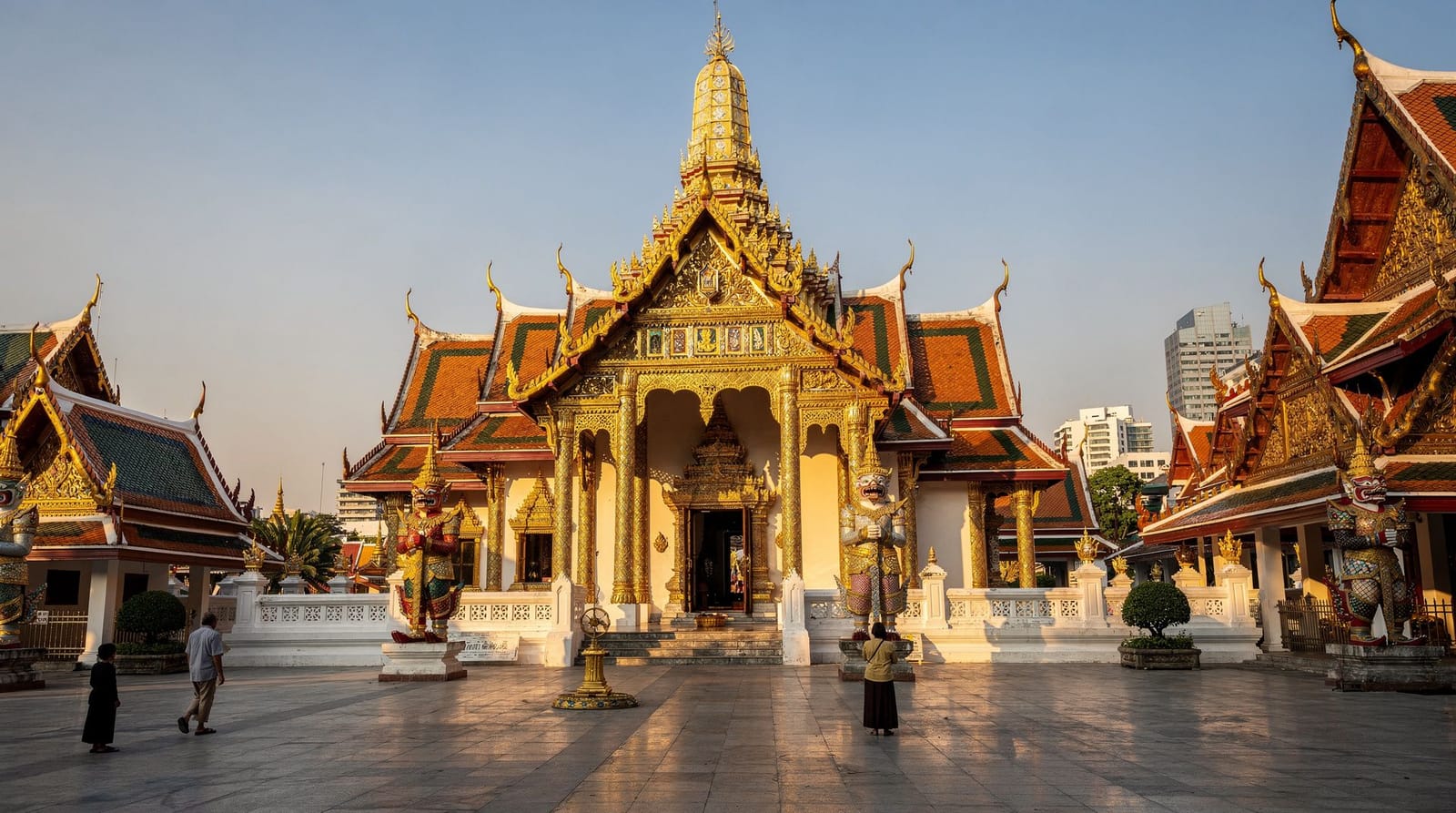 Bangkok: Wat Suthat, Giant Swing, Wat Saket