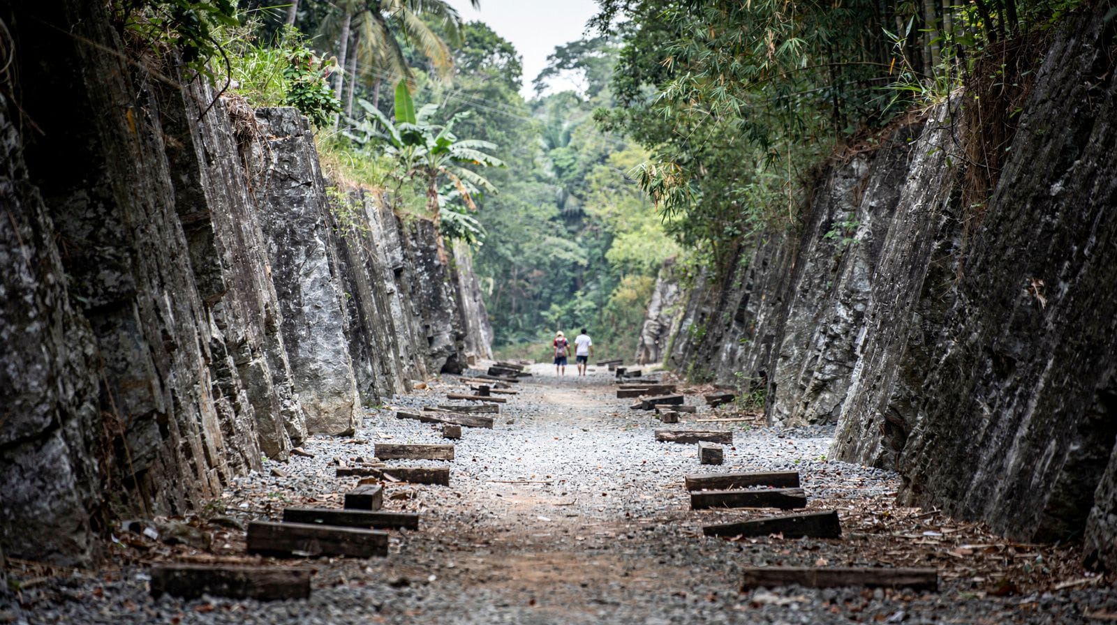 Kanchanaburi: Erawan Waterfall & Train Full-Day Tour