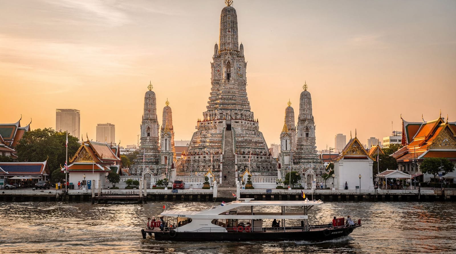 Wat Arun Bangkok: is it worth it? Honest 2026 review — Honest review of Wat Arun, the Temple of Dawn: real ticket price, climbing the p